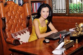 Cũng dát vàng nhưng biệt thự của Ngọc Sơn bị chê thậm tệ 