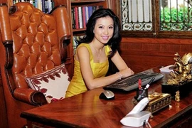 Cũng dát vàng nhưng biệt thự của Ngọc Sơn bị chê thậm tệ 