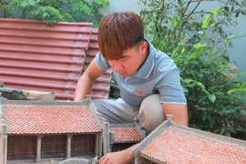 Ngỡ ngàng tiểu cảnh kiến trúc cổ độc đáo của 9X Hà thành