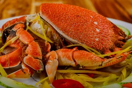 Trước giảm giá 'sốc', cua huỳnh đế vừa đắt vừa hiếm có tiền chưa chắc được ăn