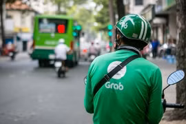 Thu phí nắng nóng và những lần Grab khiến dư luận bức xúc