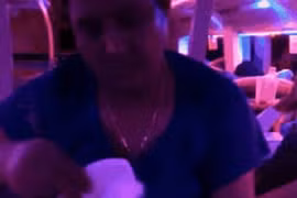 “Ông bố quốc dân” ngồi quạt cho con cả đêm để vợ ngủ