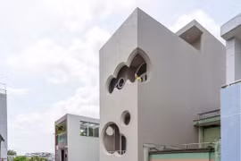 Nhà phố với hệ cửa hình đám mây độc đáo ở TP HCM 