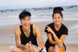 Phong cách hở bạo của DJ gốc Việt thuộc giới siêu giàu tại Hollywood 