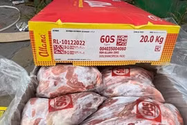 Kho hàng cửa đóng then cài bán hàng trăm đơn thực phẩm hôi thối 