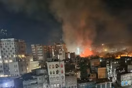 Không quân Liên quân Ả rập Xê út ồ ạt không kích Houthi ở Yemen