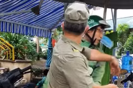 Bảo vệ dân phố tát shipper tại chốt phong tỏa ở TP.HCM