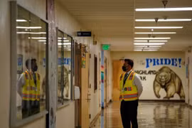 Bạo lực học đường gia tăng khi trẻ em Mỹ quay lại trường