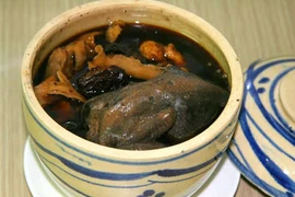 Thịt gà ác chữa di tinh, kinh nguyệt kém