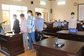 Các bị cáo tại tòa. Ảnh TTXVN.