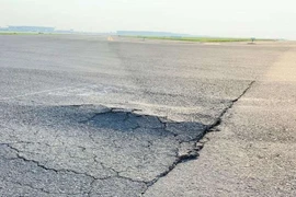 Kiến nghị dùng 10% vốn dự phòng trung hạn sửa chữa đường băng sân bay