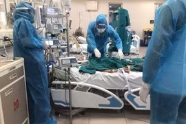 Bộ Y tế điều 14 bệnh viện trung ương hỗ trợ TPHCM và 10 tỉnh phía Nam điều trị Covid-19