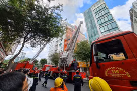 Nóng: Cháy khách sạn trên đường Đề Thám (TPHCM)