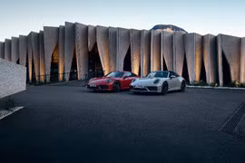Porsche 911 GTS.