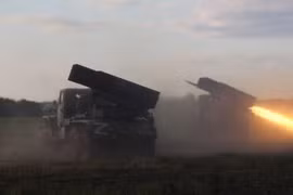 Pháo binh, tên lửa Nga tấn công hàng trăm mục tiêu quân sự Ukraine mỗi ngày