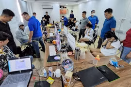 Lực lượng công an bắt giữ các đối tượng có liên quan cùng tang vật vụ án.