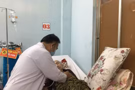 Chăm sóc người cao tuổi khi nắng nóng