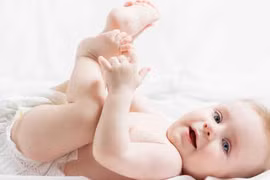 Tưởng giữ ấm cho con, ai ngờ khiến con bị viêm loét, ngứa ngáy da