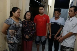 Nhóm đối tượng “dàn cảnh” cướp giật tài sản tại cơ quan điều tra. Ảnh: Công an tỉnh Bến Tre.