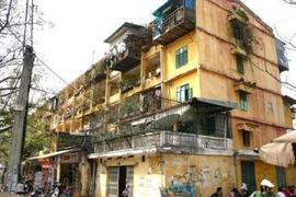 Hà Nội yêu cầu di dời dân ra khỏi những chung cư cũ cấp độ D