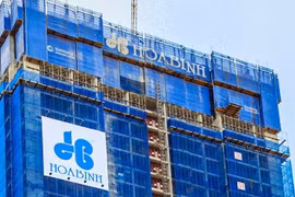 Xây dựng Hòa Bình: Càng báo lãi, càng âm tiền