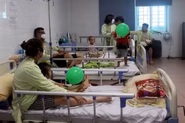 Thời tiết bất thường: Trẻ nhập viện mắc đồng loạt nhiều bệnh tăng cao