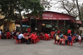 Người dân Thủ đô "lơ là" trong phòng dịch