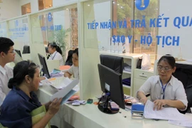 Phòng dịch Covid -19, khuyến khích người dân nộp hồ sơ tại nhà, giá cước giảm 20%