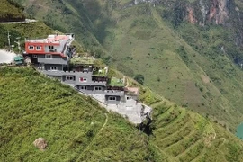 Tiếp tục yêu cầu xử lý công trình xây dựng trái phép trên đèo Mã Pì Lèng