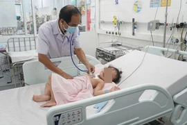 TPHCM: Cứu sống bệnh nhi viêm cơ tim tối cấp bằng ECMO