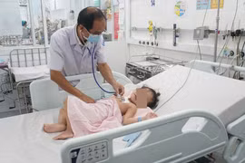 TPHCM: Cứu sống bệnh nhi viêm cơ tim tối cấp bằng ECMO