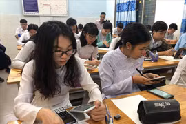 Quy định học sinh được dùng điện thoại trong giờ học: Nhiều phụ huynh, giáo viên phản đối