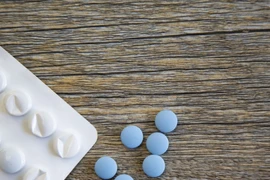 Uống Viagra sợ tác dụng phụ trên mắt