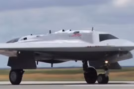 Nga công bố video sự phát triển của UAV S-70 Okhotnik