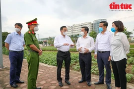 Hà Nội ban hành Chỉ thị hỏa tốc số 20/CT-UBND, tăng cường chống dịch tại 30 quận huyện.