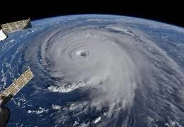 Ảnh vệ tinh chụp bão 10 phút/lần