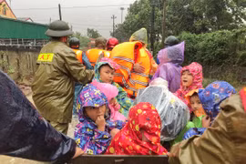 111 người chết, hơn 200.000 người sơ tán vì lũ lụt