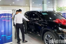 Hết ưu đãi phí trước bạ, đại lý ô tô đìu hiu khách dù cuối năm