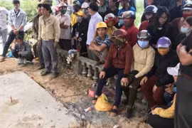 Bàn giao hài cốt nạn nhân bị bí thư xã giết cho người thân an táng