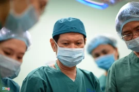 Trưởng ê-kíp mổ tách song sinh dính liền: 'Hành trình còn rất dài'