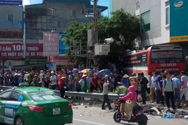 Xe khách đâm hàng loạt ô tô, xe máy tại Quảng Ninh, 5 người thương vong