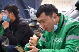 Grab ngụy biện về dịch vụ chở khách bằng xe hai bánh