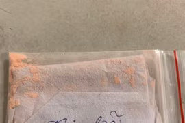 Trẻ 3 tháng tuổi ngộ độc chì vì đánh tưa bằng thuốc cam