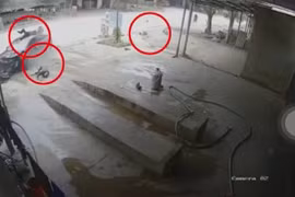 Ô tô phóng nhanh tông 2 xe máy đi ngược chiều