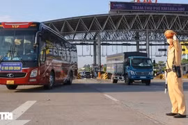 Việc khôi phục hoạt động vận tải hành khách được Bộ GTVT áp dụng ở các địa phương nới lỏng giãn cách xã hội (Ảnh: Quân Đỗ).