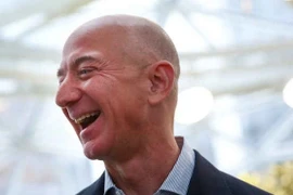 Tiết lộ gia cảnh, xuất thân của người giầu nhất hành tinh, vượt qua cả Bill Gates