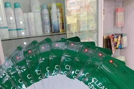 Miếng dán mụn dùng lâu có thể làm tắc lỗ chân lông, gây mụn