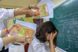  Áp lực “con nhà người ta” từ những bảng điểm khoe trên mạng