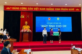 108 tỷ 695 triệu đồng cùng hàng ngàn thiết bị học tập ủng hộ học sinh học trực tuyến