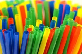 Ống hút không nhãn mác độc hại